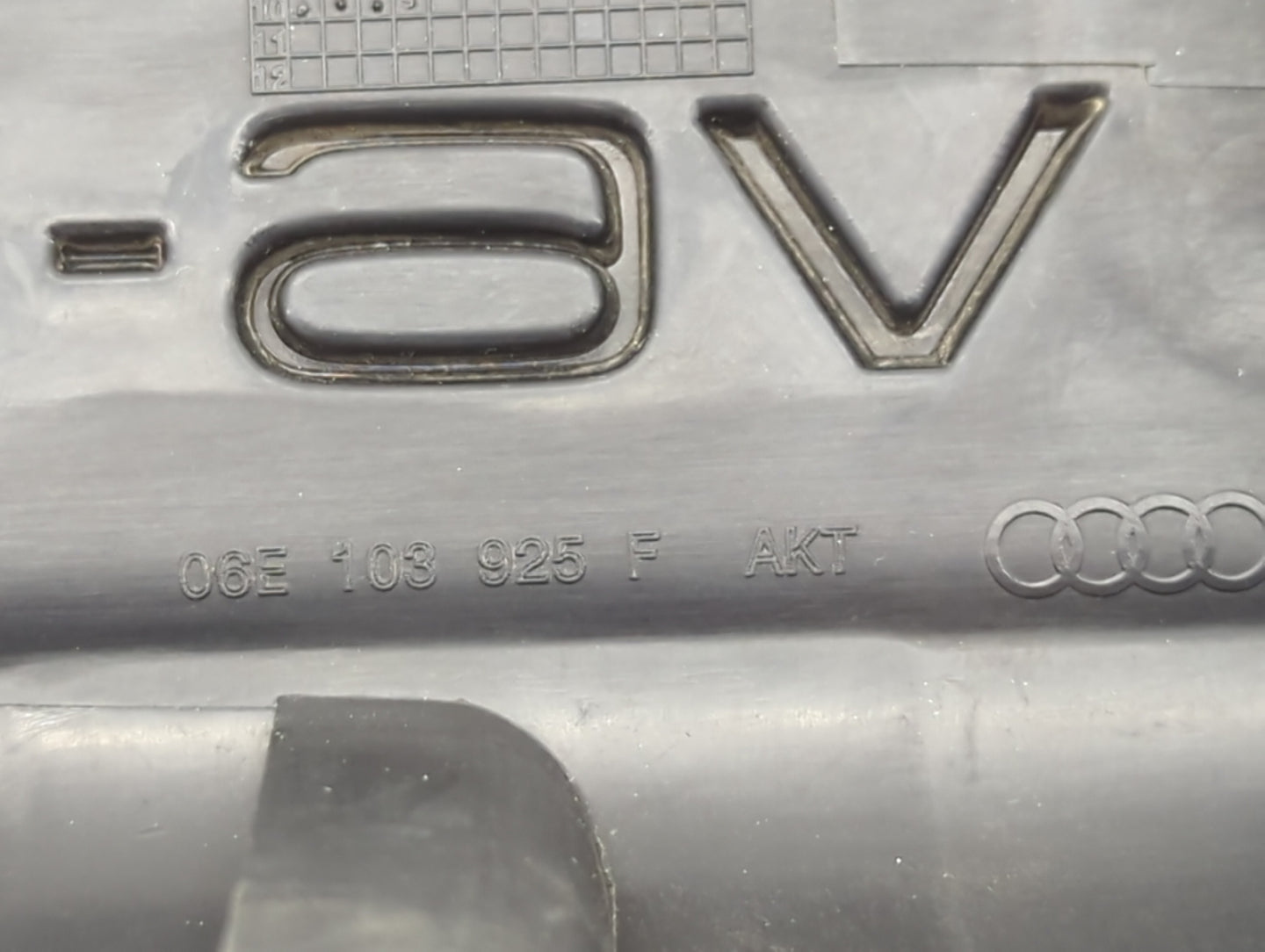 2010 Audi Q5 Engine Cover - Oemusedautoparts1.com