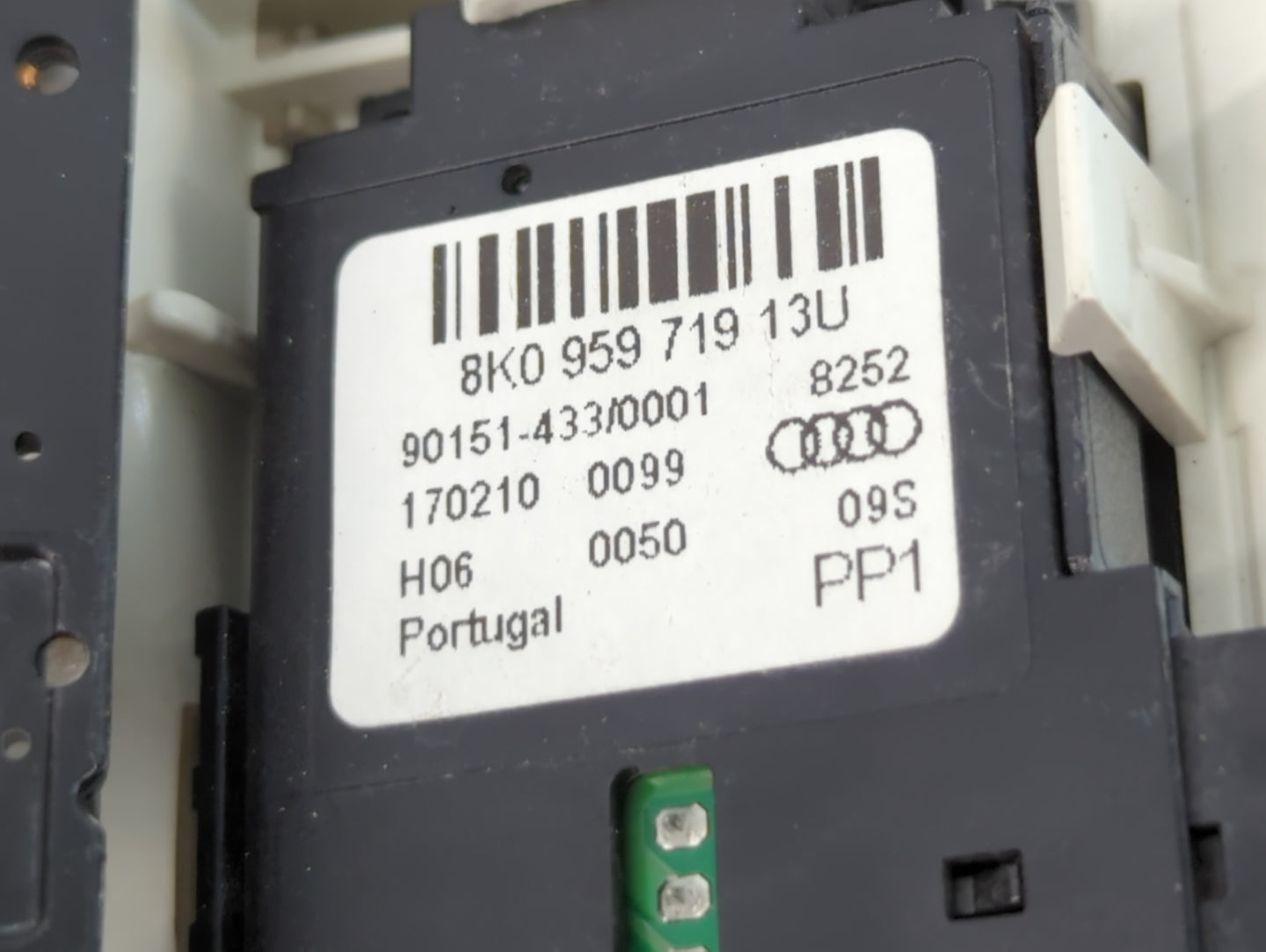 2009-2017 Audi Q5 Overhead Roof Console 838919 - Oemusedautoparts1.com