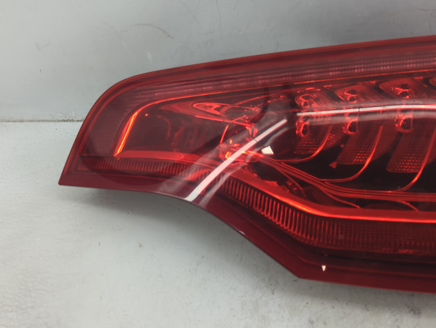 2010 Audi Q7 Tail Light Assembly Driver Left OEM P/N:4L0 945 094 G Fits OEM Used Auto Parts - Oemusedautoparts1.com