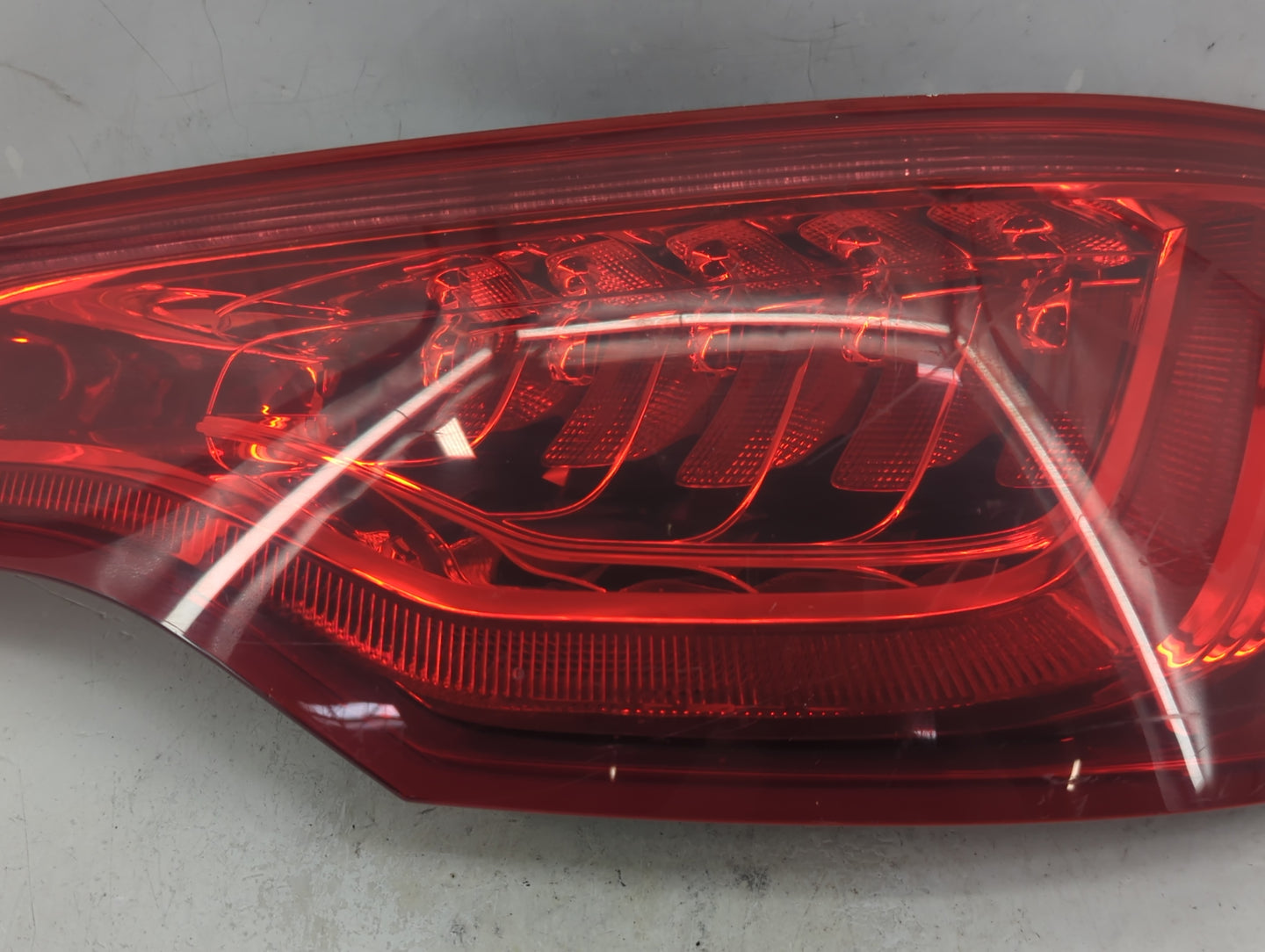 2010 Audi Q7 Tail Light Assembly Driver Left OEM P/N:4L0 945 094 G Fits OEM Used Auto Parts - Oemusedautoparts1.com