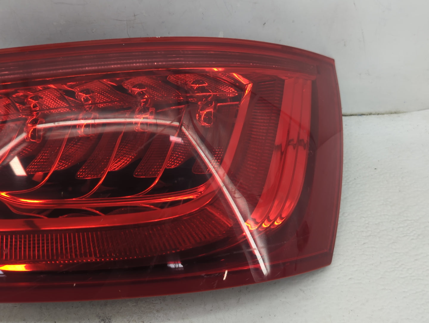 2010 Audi Q7 Tail Light Assembly Driver Left OEM P/N:4L0 945 094 G Fits OEM Used Auto Parts - Oemusedautoparts1.com