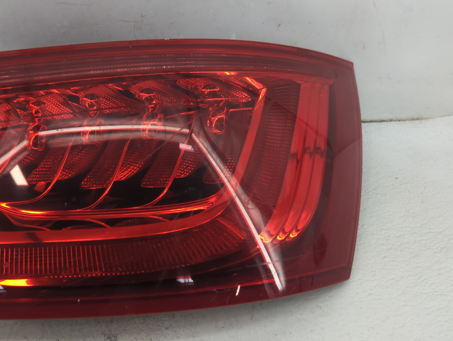 2010 Audi Q7 Tail Light Assembly Driver Left OEM P/N:4L0 945 094 G Fits OEM Used Auto Parts - Oemusedautoparts1.com