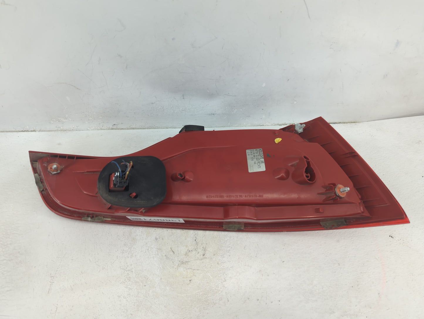 2010 Audi Q7 Tail Light Assembly Driver Left OEM P/N:4L0 945 094 G Fits OEM Used Auto Parts - Oemusedautoparts1.com