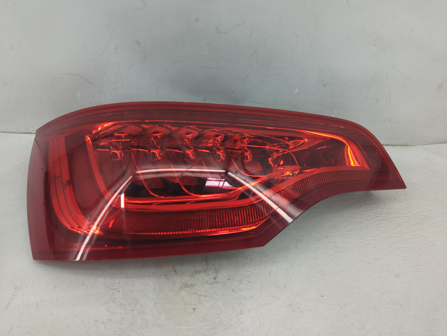 2010-2015 Audi Q7 Tail Light Assembly Driver Left OEM P/N:4L0 945 093 G Fits Fits 2010 2011 2012 2013 2014 2015 OEM Used Aut
