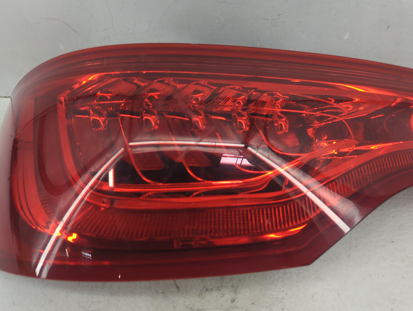 2010-2015 Audi Q7 Tail Light Assembly Driver Left OEM P/N:4L0 945 093 G Fits Fits 2010 2011 2012 2013 2014 2015 OEM Used Aut