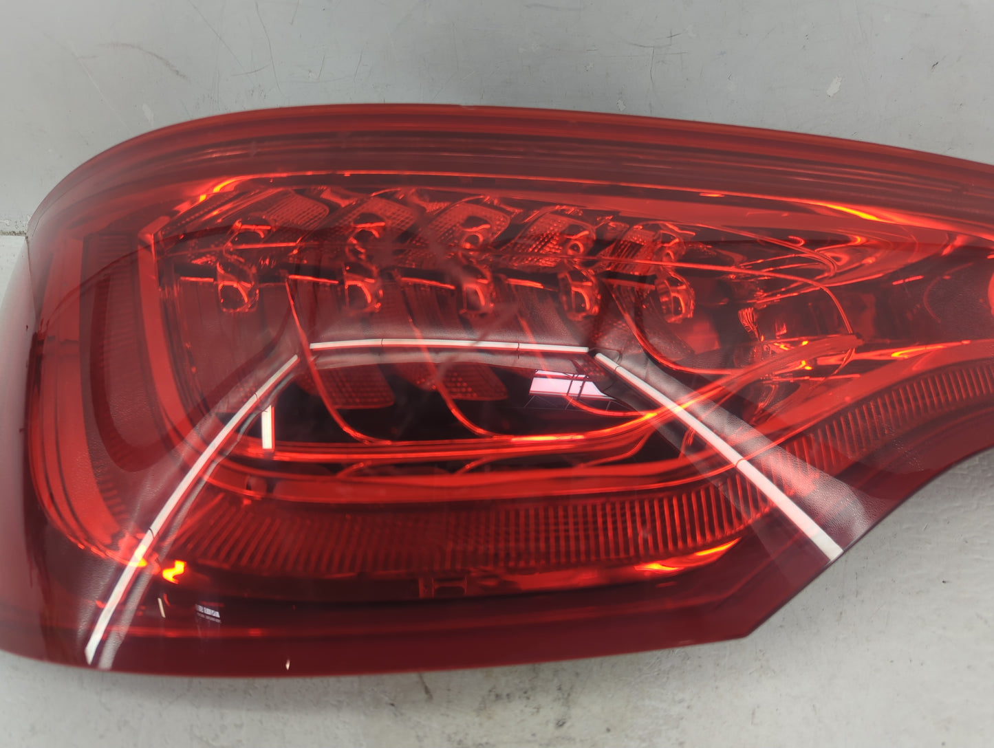2010-2015 Audi Q7 Tail Light Assembly Driver Left OEM P/N:4L0 945 093 G Fits Fits 2010 2011 2012 2013 2014 2015 OEM Used Aut