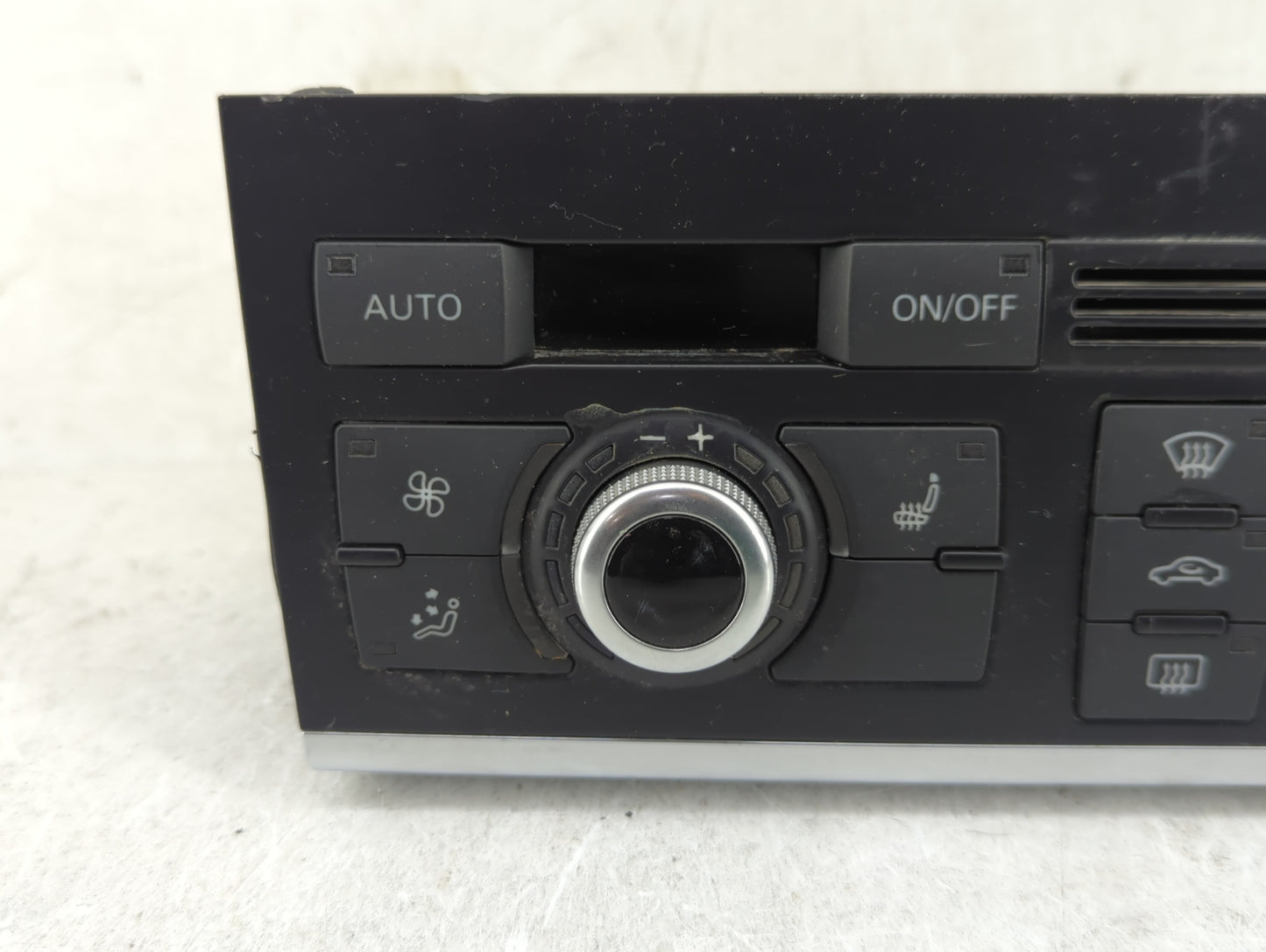 2010-2011 Audi Q7 Climate Control Module Temperature AC/Heater Replacement P/N:4L0 820 043 AB Fits Fits 2010 2011 OEM Used A
