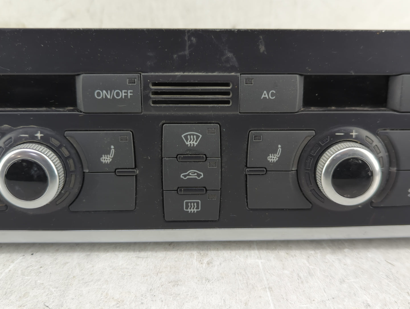 2010-2011 Audi Q7 Climate Control Module Temperature AC/Heater Replacement P/N:4L0 820 043 AB Fits Fits 2010 2011 OEM Used A