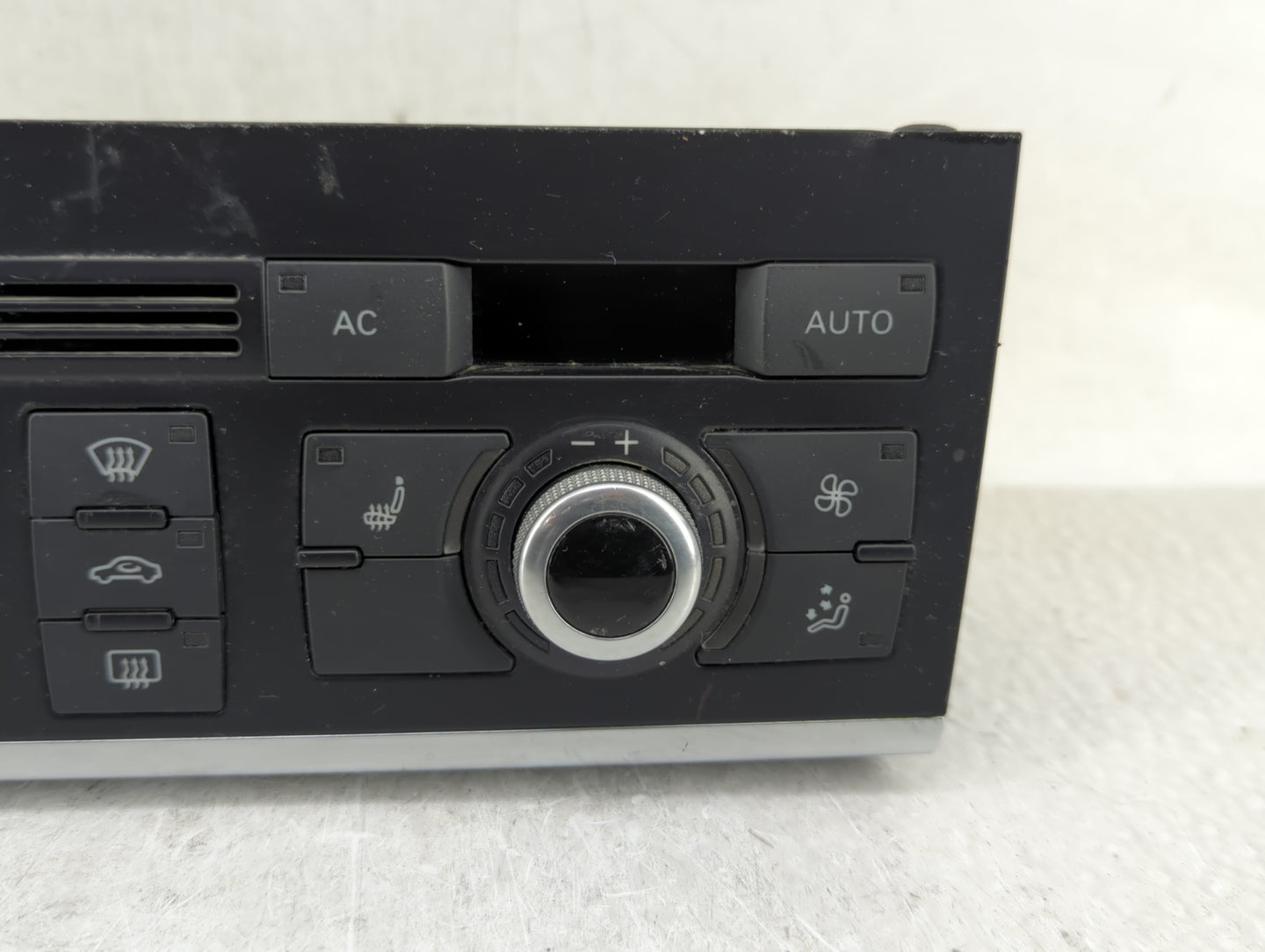 2010-2011 Audi Q7 Climate Control Module Temperature AC/Heater Replacement P/N:4L0 820 043 AB Fits Fits 2010 2011 OEM Used A