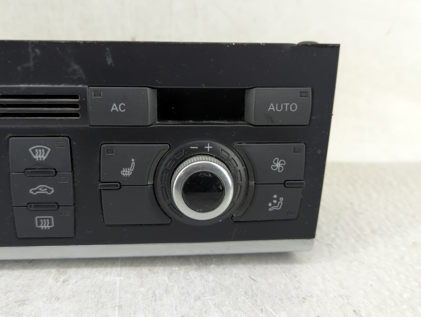 2010-2011 Audi Q7 Climate Control Module Temperature AC/Heater Replacement P/N:4L0 820 043 AB Fits Fits 2010 2011 OEM Used A