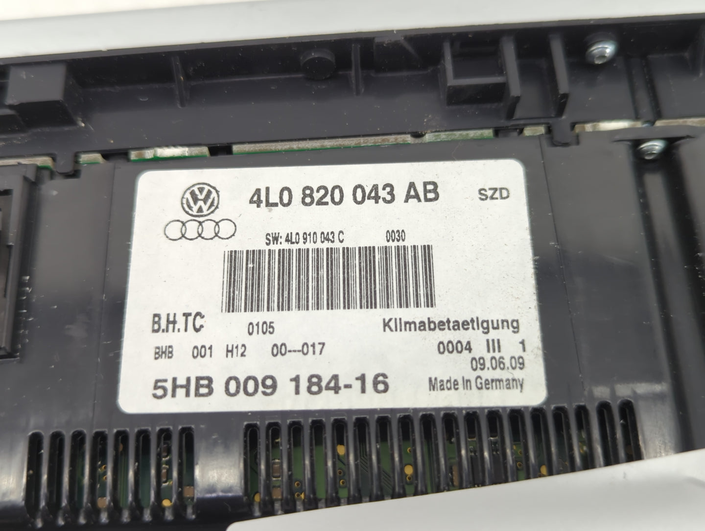 2010-2011 Audi Q7 Climate Control Module Temperature AC/Heater Replacement P/N:4L0 820 043 AB Fits Fits 2010 2011 OEM Used A