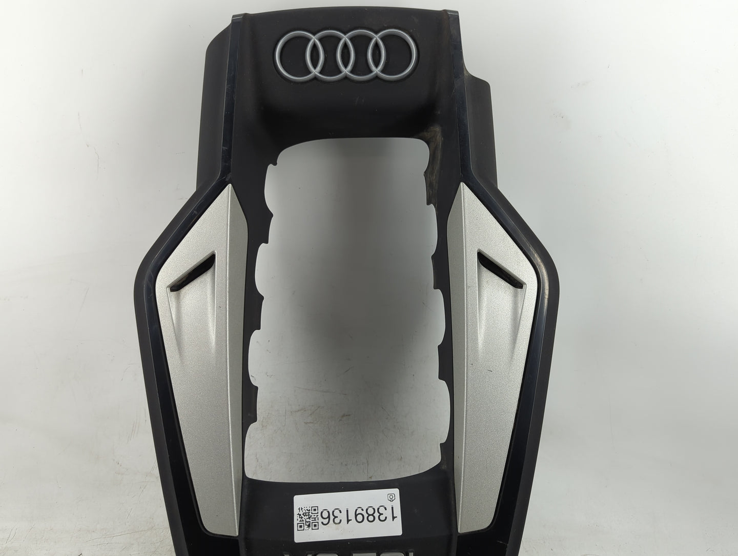 2010 Audi Q7 Engine Cover - Oemusedautoparts1.com