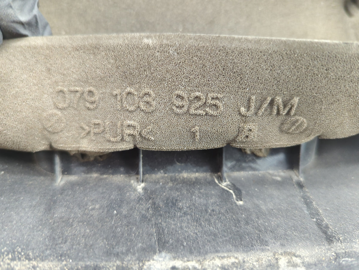 2010 Audi Q7 Engine Cover - Oemusedautoparts1.com