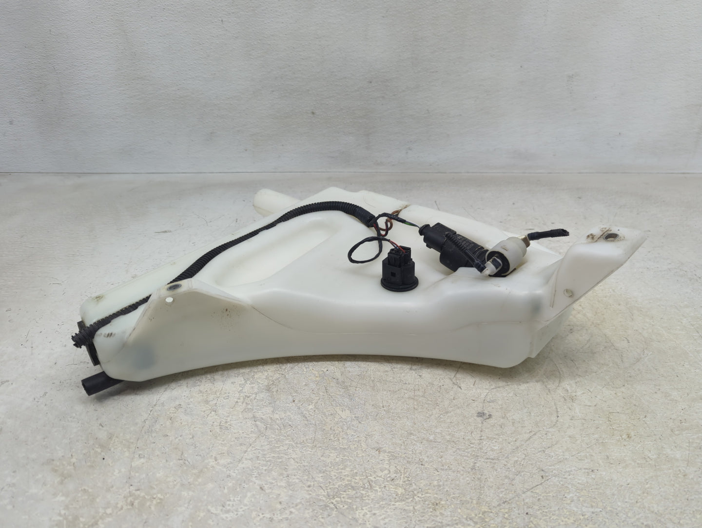 2010-2015 Audi Q7 Windshield Washer Fluid Reservoir Bottle Oem - Oemusedautoparts1.com