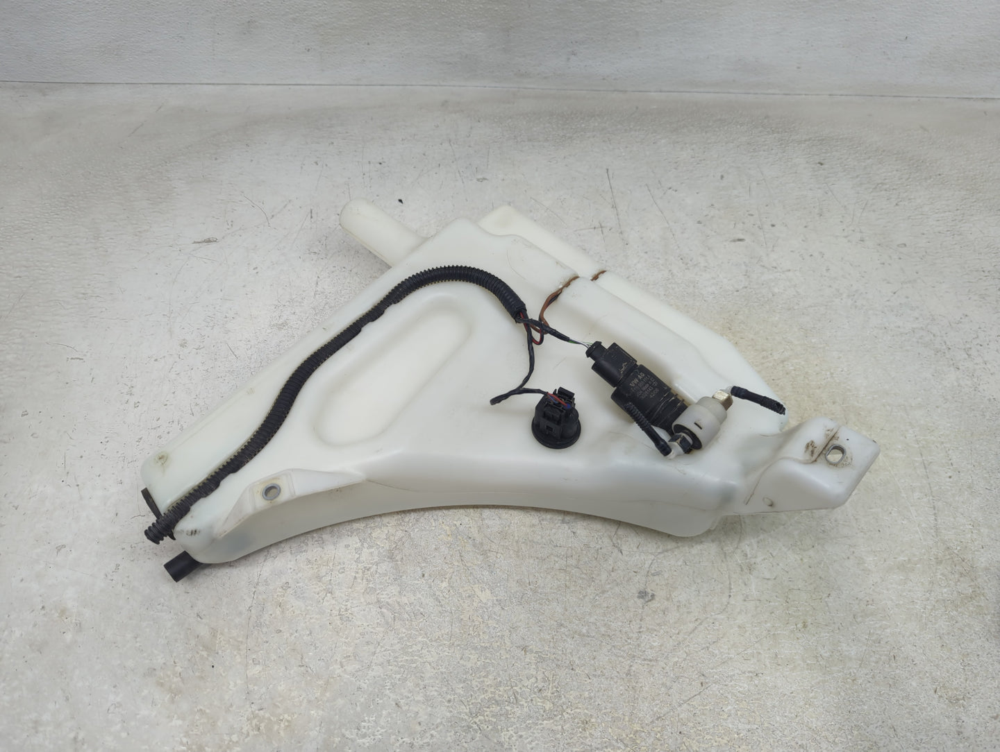 2010-2015 Audi Q7 Windshield Washer Fluid Reservoir Bottle Oem - Oemusedautoparts1.com