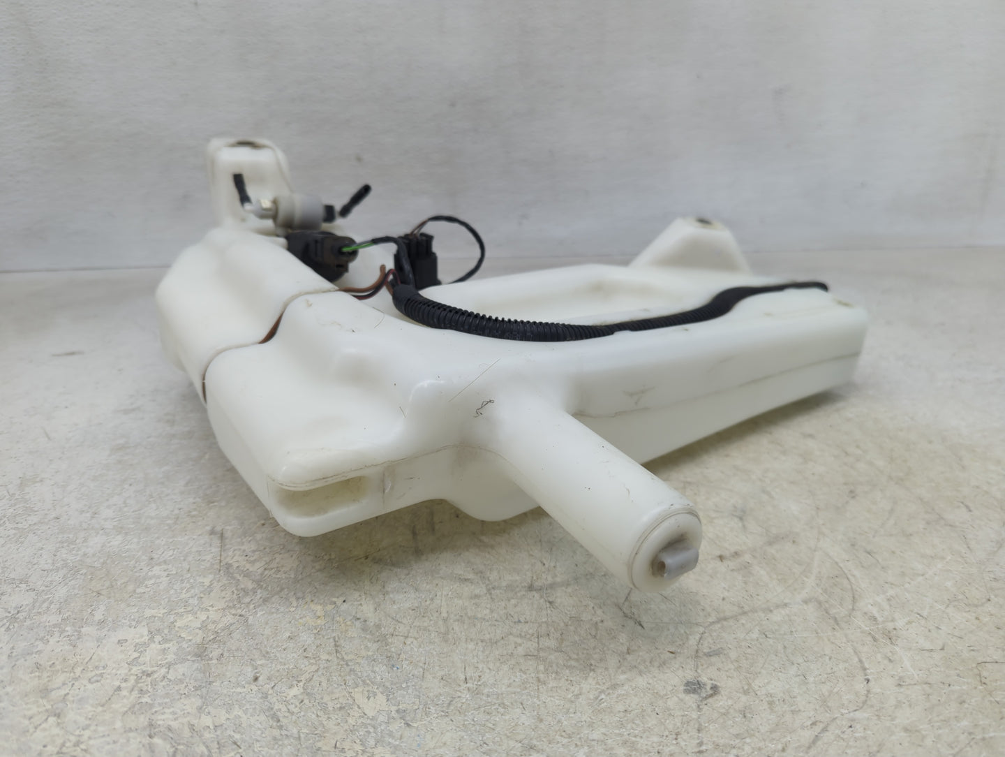 2010-2015 Audi Q7 Windshield Washer Fluid Reservoir Bottle Oem - Oemusedautoparts1.com