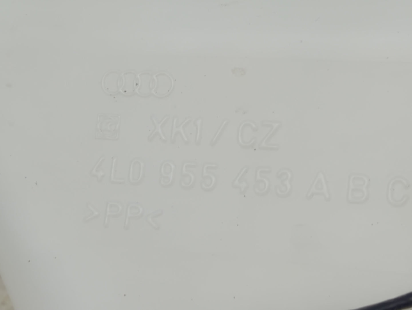 2010-2015 Audi Q7 Windshield Washer Fluid Reservoir Bottle Oem - Oemusedautoparts1.com