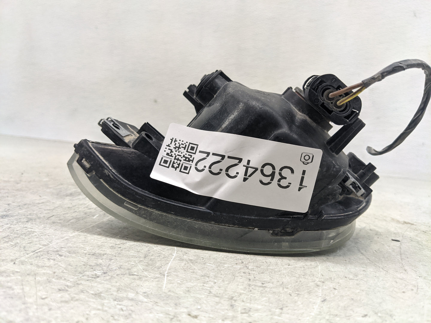 2007-2010 Bmw 328i Tail Light Assembly Passenger Right OEM P/N:6 937 466 Fits Fits 2007 2008 2009 2010 OEM Used Auto Parts -