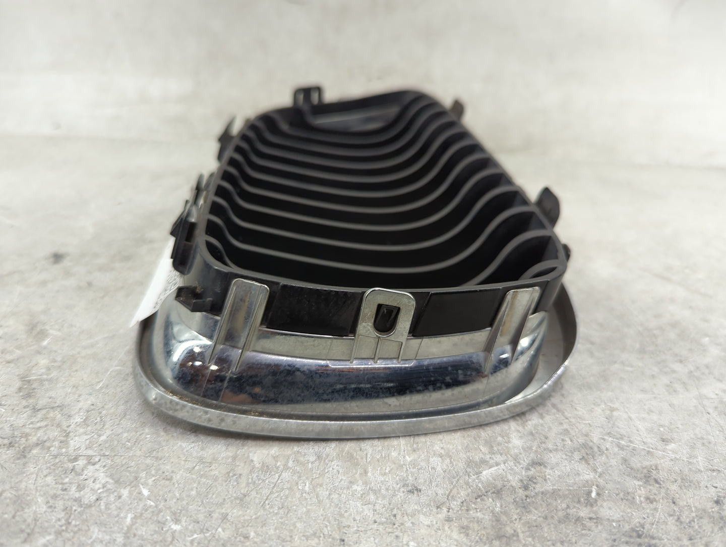 2009-2012 Bmw 328i Front Grille Bumper Not Included 1459863 - Oemusedautoparts1.com