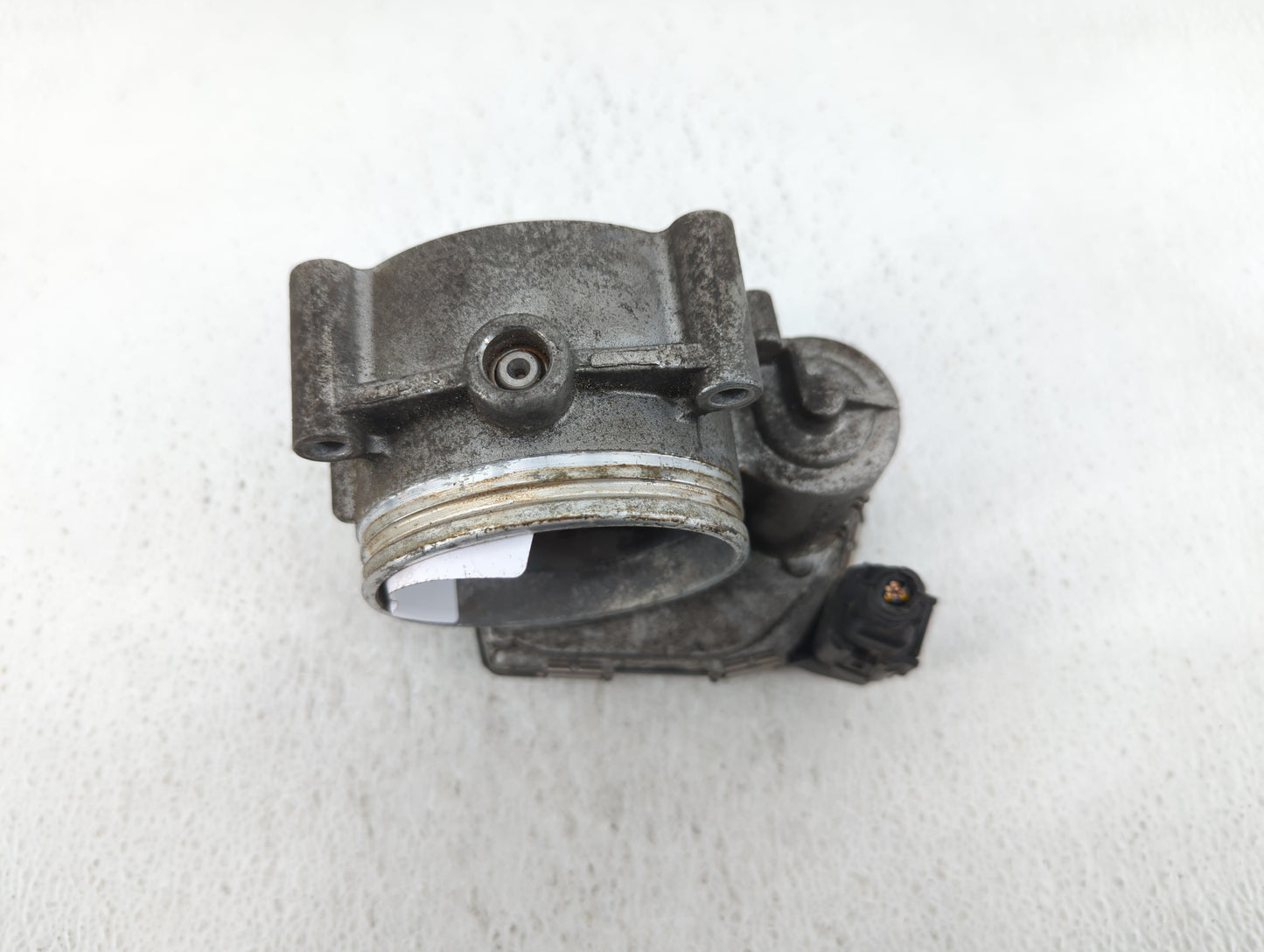 2007-2013 Bmw 328i Throttle Body P/N:7 556 118 Fits Fits 2007 2008 2009 2010 2011 2012 2013 OEM Used Auto Parts - Oemusedaut