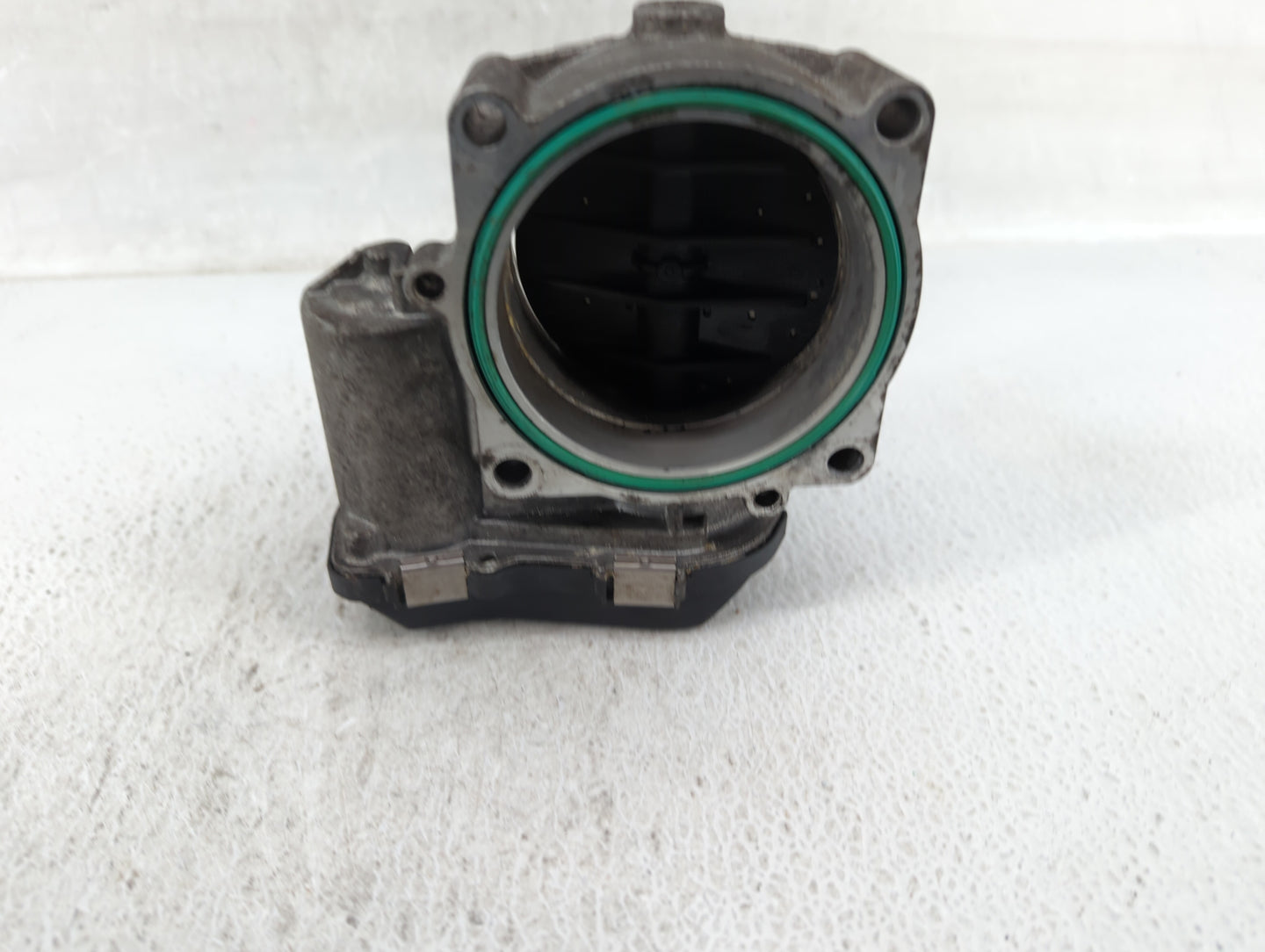 2007-2013 Bmw 328i Throttle Body P/N:7 556 118 Fits Fits 2007 2008 2009 2010 2011 2012 2013 OEM Used Auto Parts - Oemusedaut