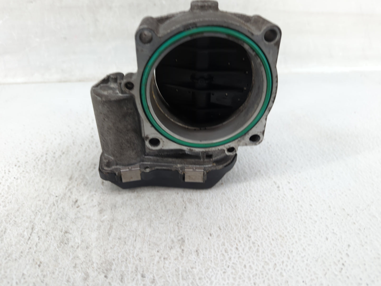 2007-2013 Bmw 328i Throttle Body P/N:7 556 118 Fits Fits 2007 2008 2009 2010 2011 2012 2013 OEM Used Auto Parts - Oemusedaut