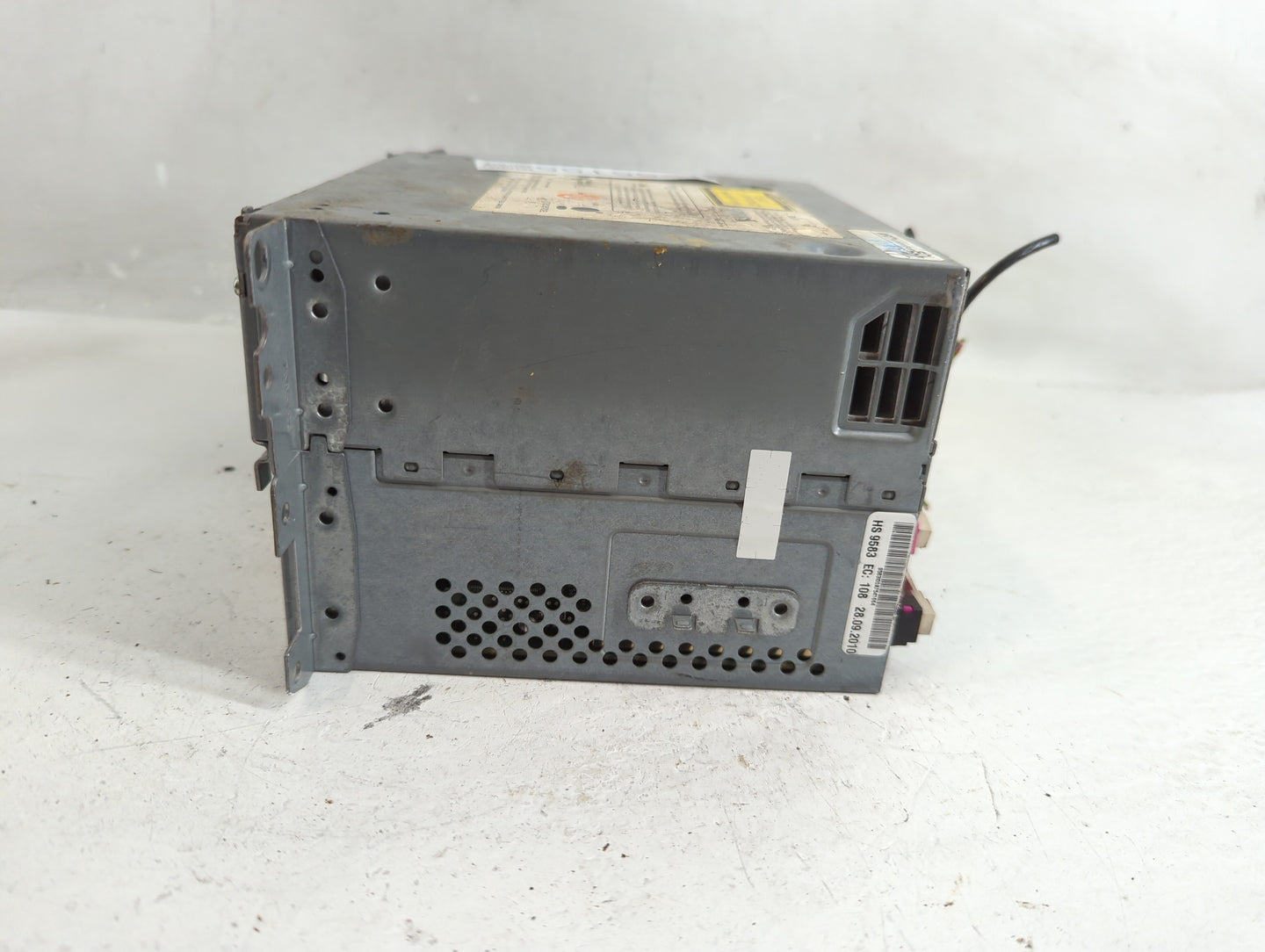 2010 Bmw 525i Radio AM FM Cd Player Receiver Replacement P/N:CI 9 239 214 01 Fits OEM Used Auto Parts - Oemusedautoparts1.co