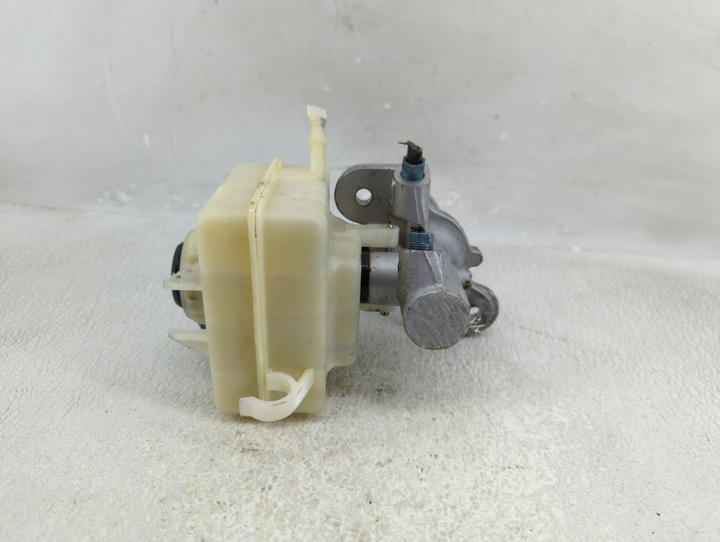 2008-2010 Bmw 528i Brake Master Cylinder - Oemusedautoparts1.com