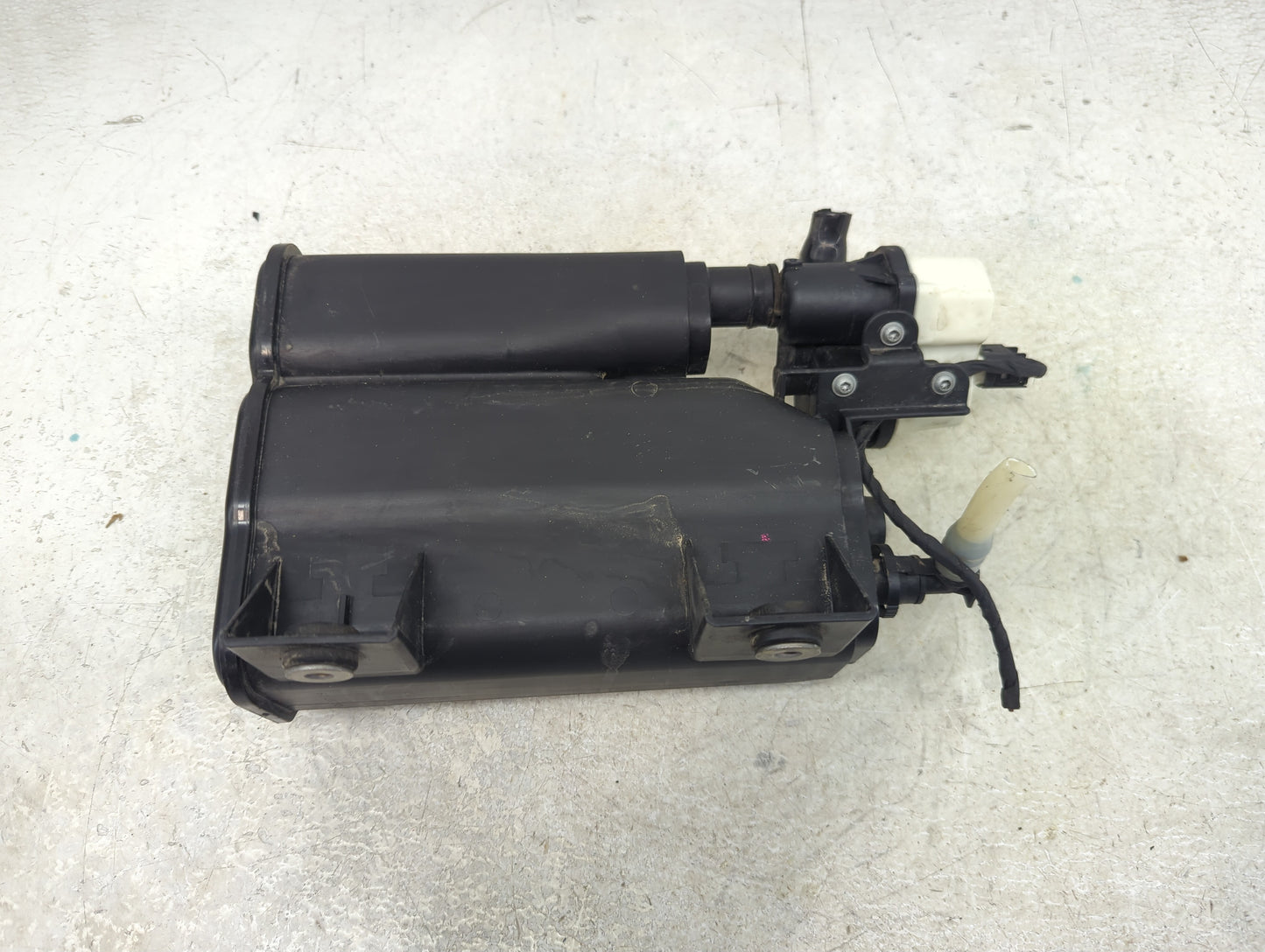 2010 Bmw 528i Fuel Vapor Charcoal Canister - Oemusedautoparts1.com