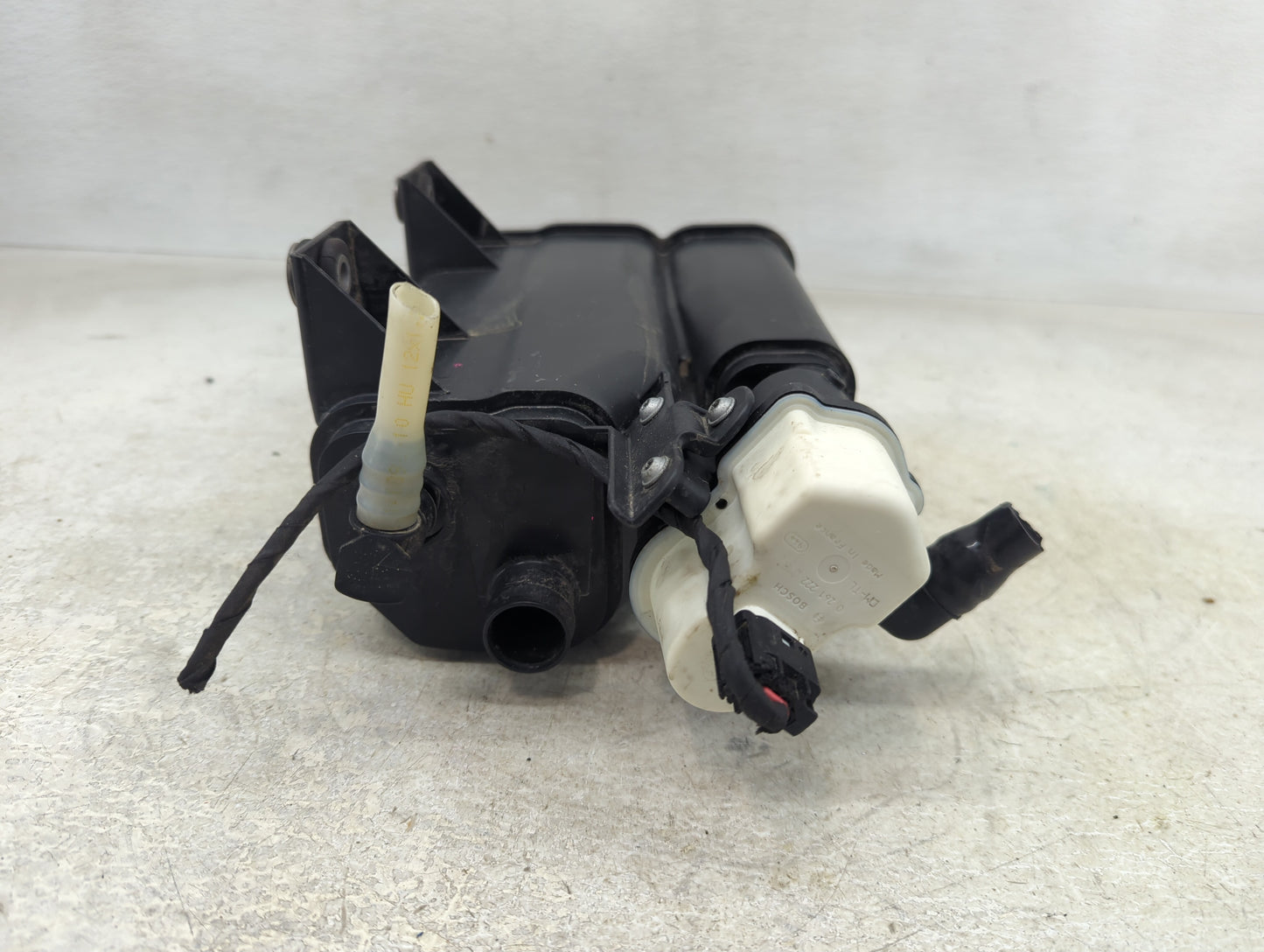 2010 Bmw 528i Fuel Vapor Charcoal Canister - Oemusedautoparts1.com