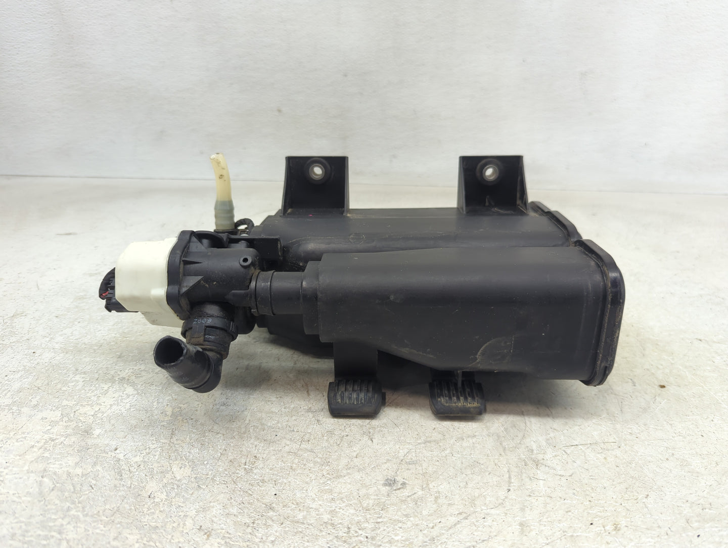 2010 Bmw 528i Fuel Vapor Charcoal Canister - Oemusedautoparts1.com