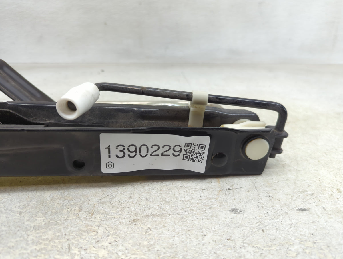 2010 Bmw 528i Spare Scissor Car Jack - Oemusedautoparts1.com