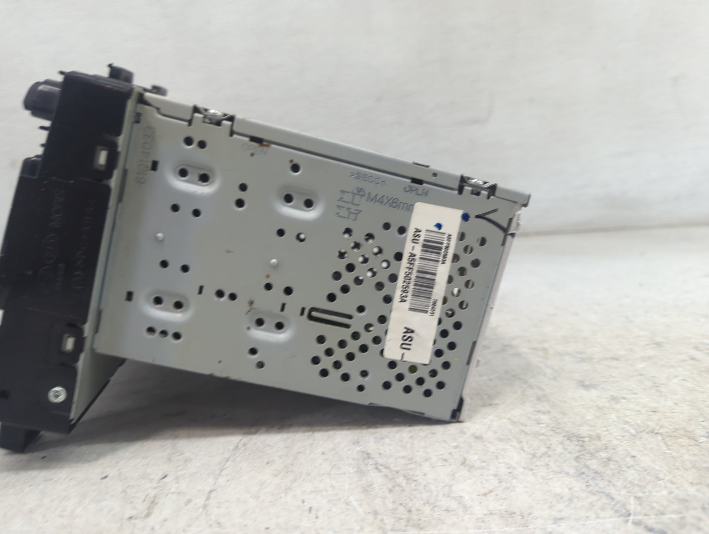 2010 Bmw 528i Radio AM FM Cd Player Receiver Replacement Fits OEM Used Auto Parts - Oemusedautoparts1.com