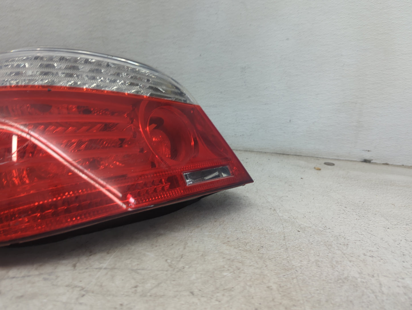 2008-2010 Bmw 528i Tail Light Assembly Driver Left OEM P/N:63217180515 2VP009425-037 Fits Fits 2008 2009 2010 OEM Used Auto 