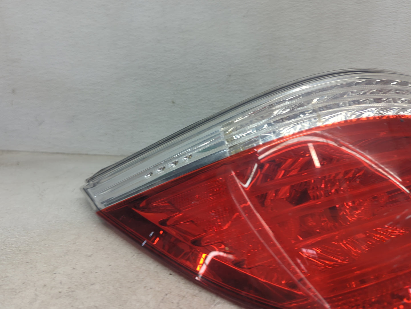 2008-2010 Bmw 528i Tail Light Assembly Driver Left OEM P/N:63217180515 2VP009425-037 Fits Fits 2008 2009 2010 OEM Used Auto 
