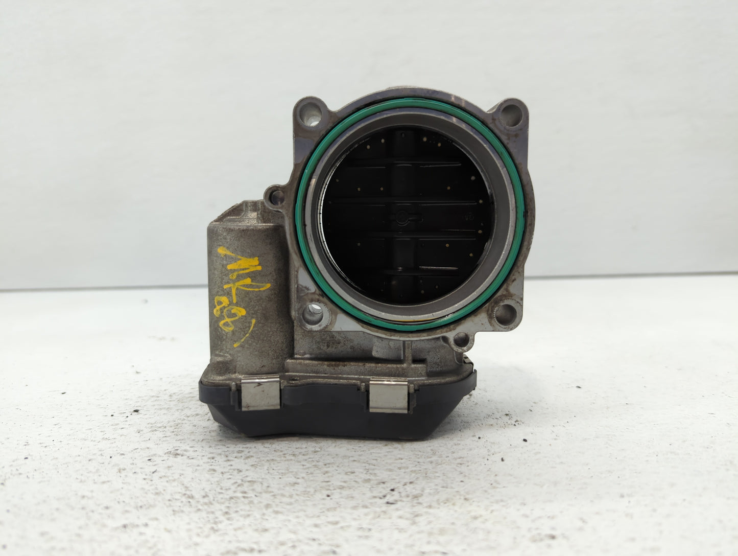 2008-2011 Bmw 528i Throttle Body P/N:1354 7556118-04 1354 7556118-03 Fits Fits 2007 2008 2009 2010 2011 2012 2013 OEM Used A