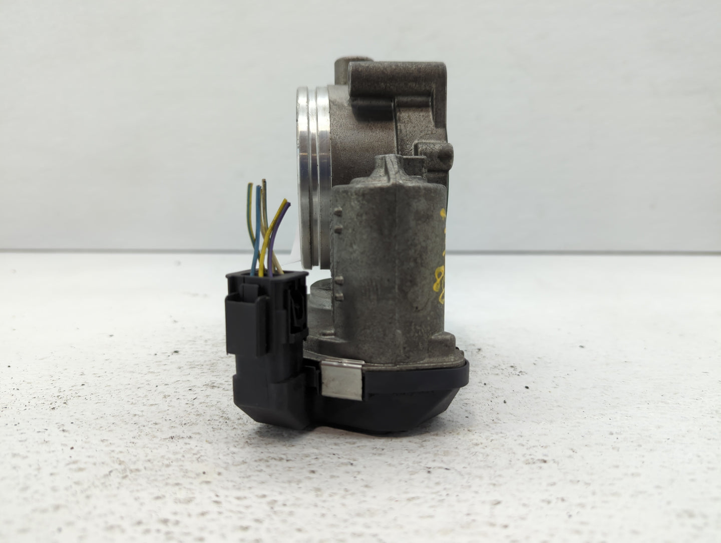 2008-2011 Bmw 528i Throttle Body P/N:1354 7556118-04 1354 7556118-03 Fits Fits 2007 2008 2009 2010 2011 2012 2013 OEM Used A