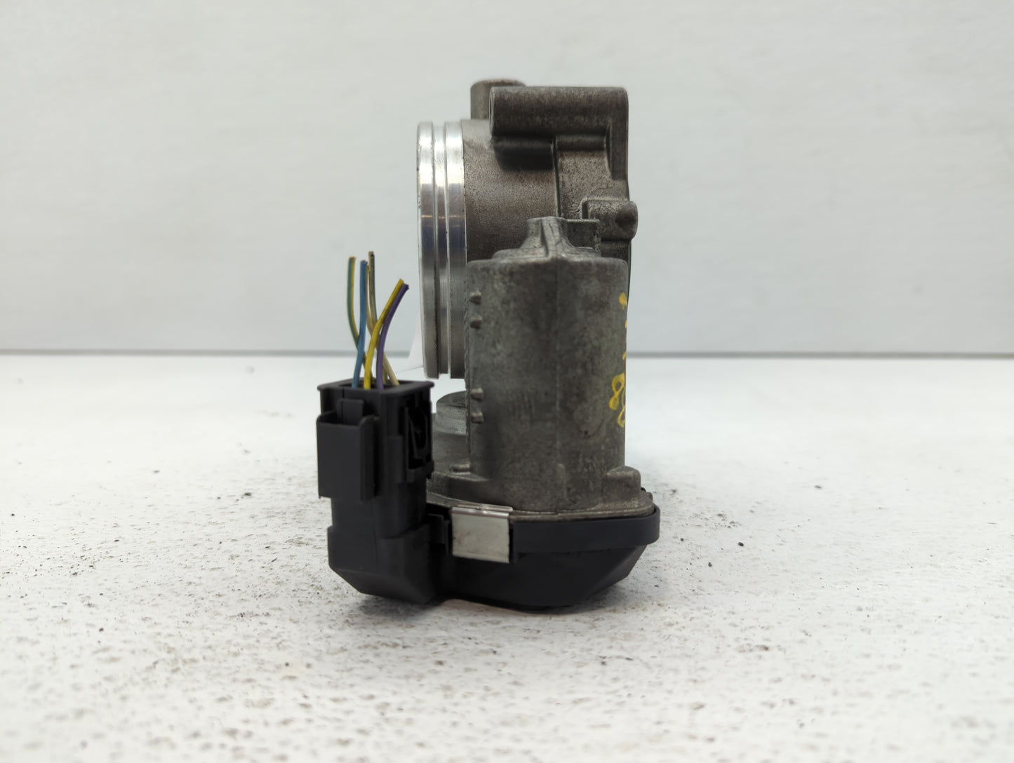 2008-2011 Bmw 528i Throttle Body P/N:1354 7556118-04 1354 7556118-03 Fits Fits 2007 2008 2009 2010 2011 2012 2013 OEM Used A