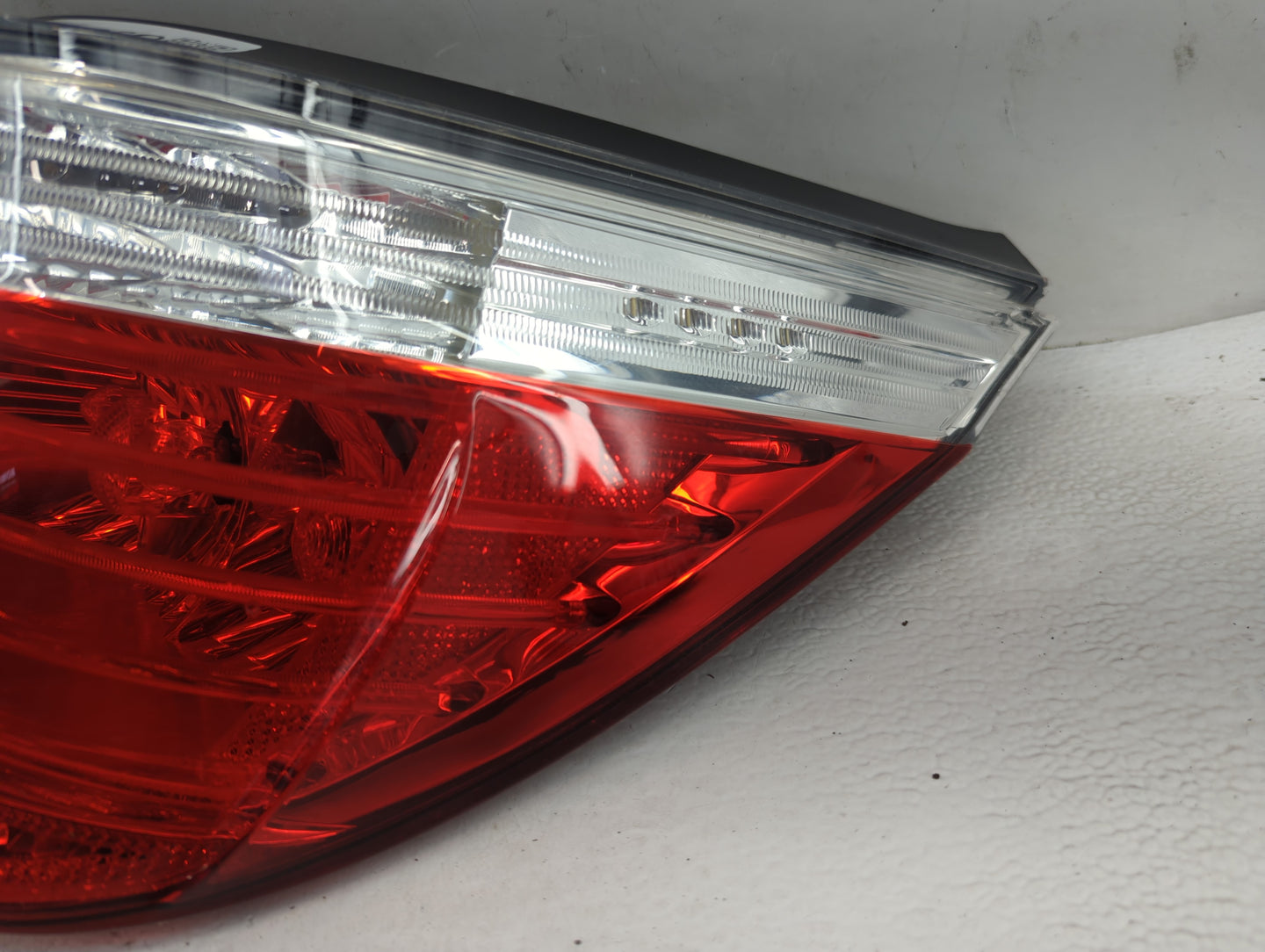 2008-2010 Bmw 550i Tail Light Assembly Passenger Right OEM P/N:7 361 882 195 285-02 Fits Fits 2008 2009 2010 OEM Used Auto P