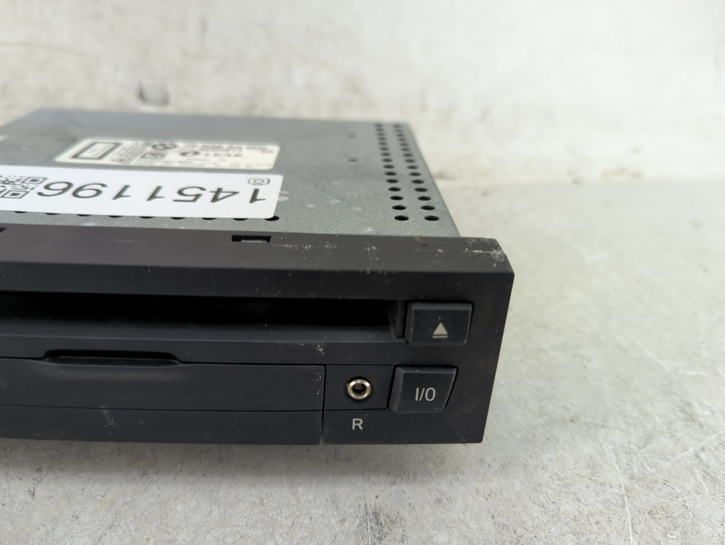 2010 Bmw 750 Radio AM FM Cd Player Receiver Replacement P/N:9220871 532366, 239943 Fits OEM Used Auto Parts - Oemusedautopar