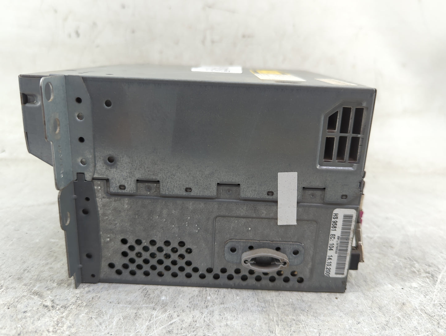 2010-2012 Bmw 750 Radio AM FM Cd Player Receiver Replacement P/N:9223396 9581 Fits Fits 2010 2011 2012 OEM Used Auto Parts -