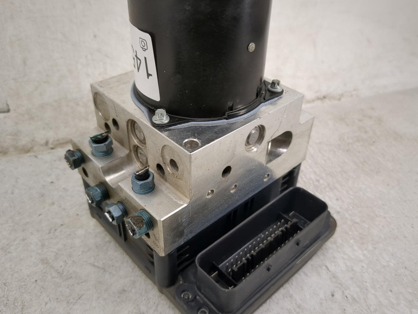 2010 Bmw 750 ABS Pump Control Module Replacement P/N:34516795069-01 34526795071-01 Fits OEM Used Auto Parts - Oemusedautopar