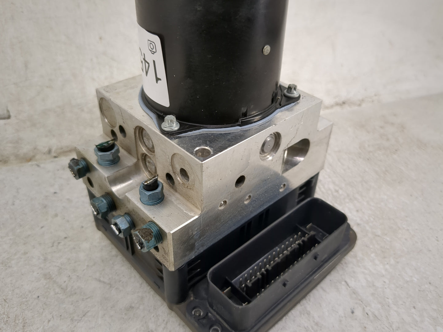 2010 Bmw 750 ABS Pump Control Module Replacement P/N:34516795069-01 34526795071-01 Fits OEM Used Auto Parts - Oemusedautopar
