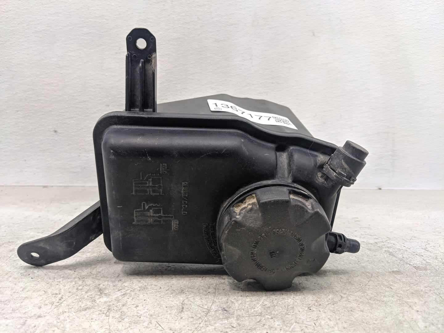 2006-2010 Bmw M5 Radiator Coolant Overflow Expansion Tank Bottle - Oemusedautoparts1.com