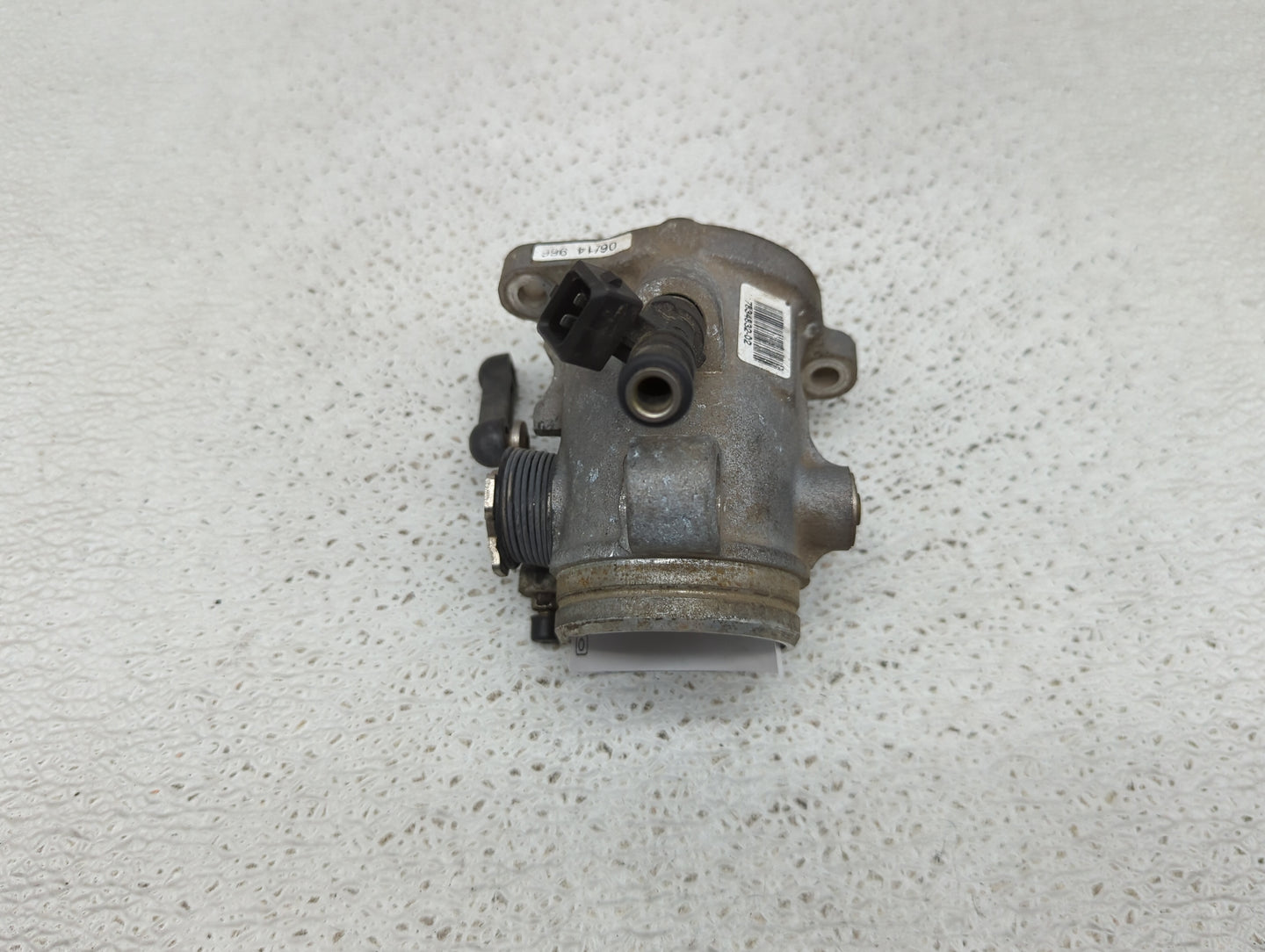 2006-2010 Bmw M6 Throttle Body P/N:7834832-02 Fits Fits 2006 2007 2008 2009 2010 OEM Used Auto Parts - Oemusedautoparts1.com