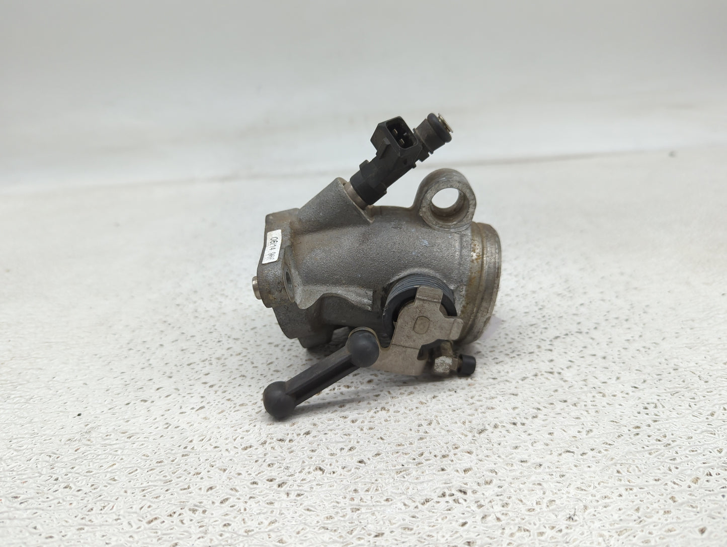 2006-2010 Bmw M6 Throttle Body P/N:7834832-02 Fits Fits 2006 2007 2008 2009 2010 OEM Used Auto Parts - Oemusedautoparts1.com