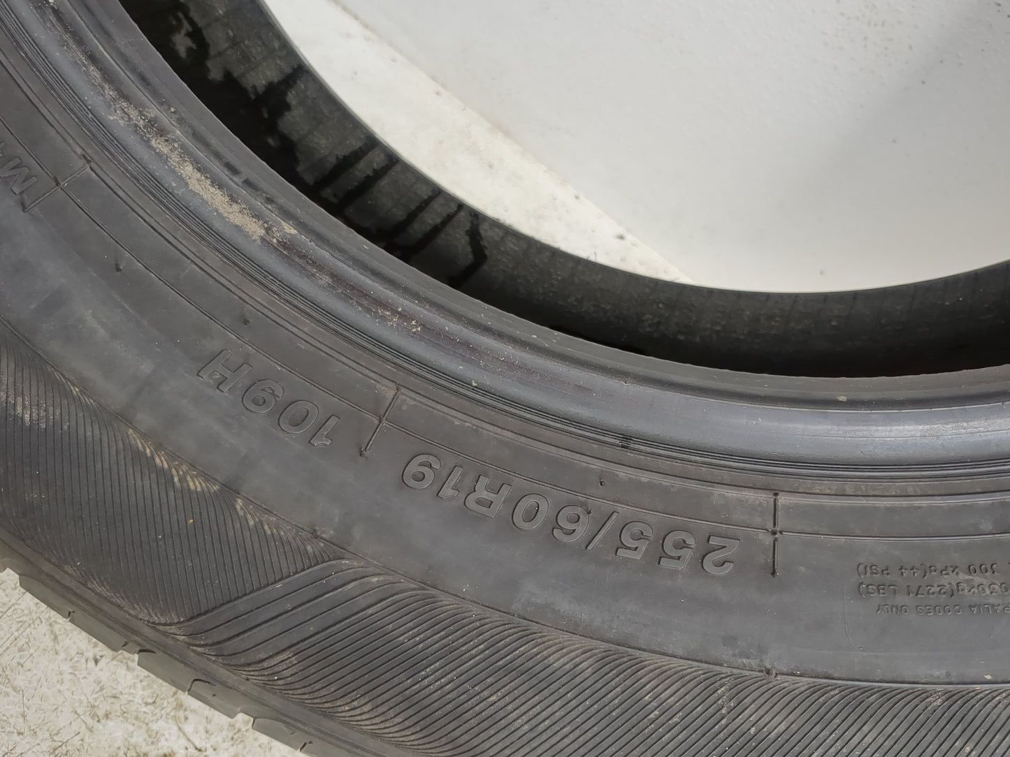 Used Tire 255/60R19 VERCELLI STRADA I 109H - Tread Depth 9.5/32 - Oemusedautoparts1.com
