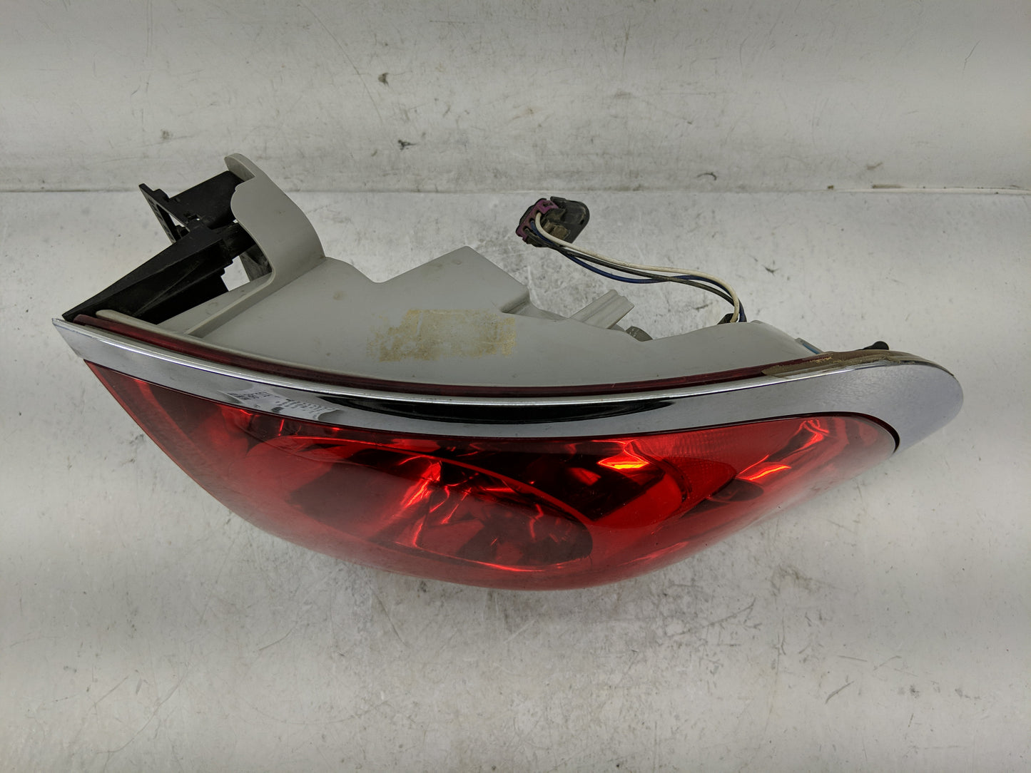 2008-2012 Buick Enclave Tail Light Assembly Driver Left OEM Fits Fits 2008 2009 2010 2011 2012 OEM Used Auto Parts - Oemused