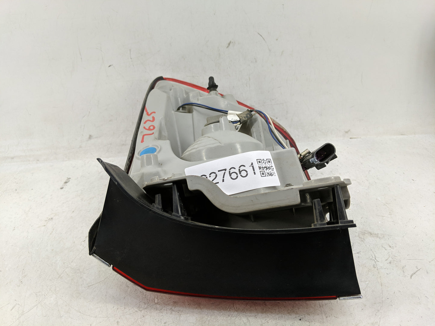 2008-2012 Buick Enclave Tail Light Assembly Driver Left OEM Fits Fits 2008 2009 2010 2011 2012 OEM Used Auto Parts - Oemused