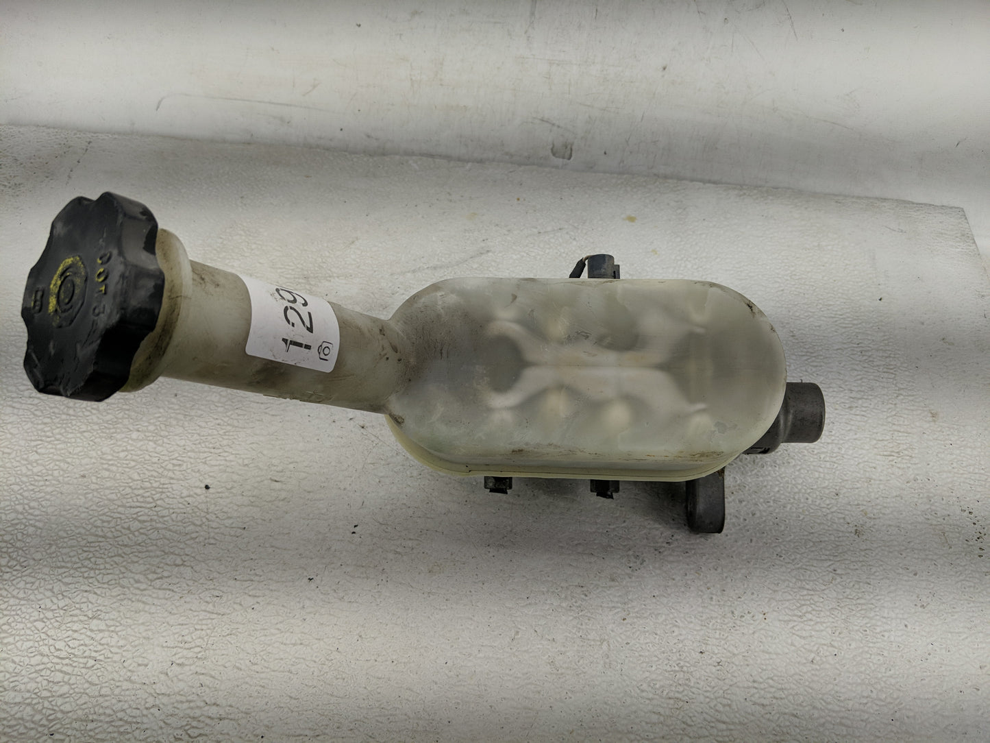 2009-2017 Buick Enclave Brake Master Cylinder 1290037 - Oemusedautoparts1.com